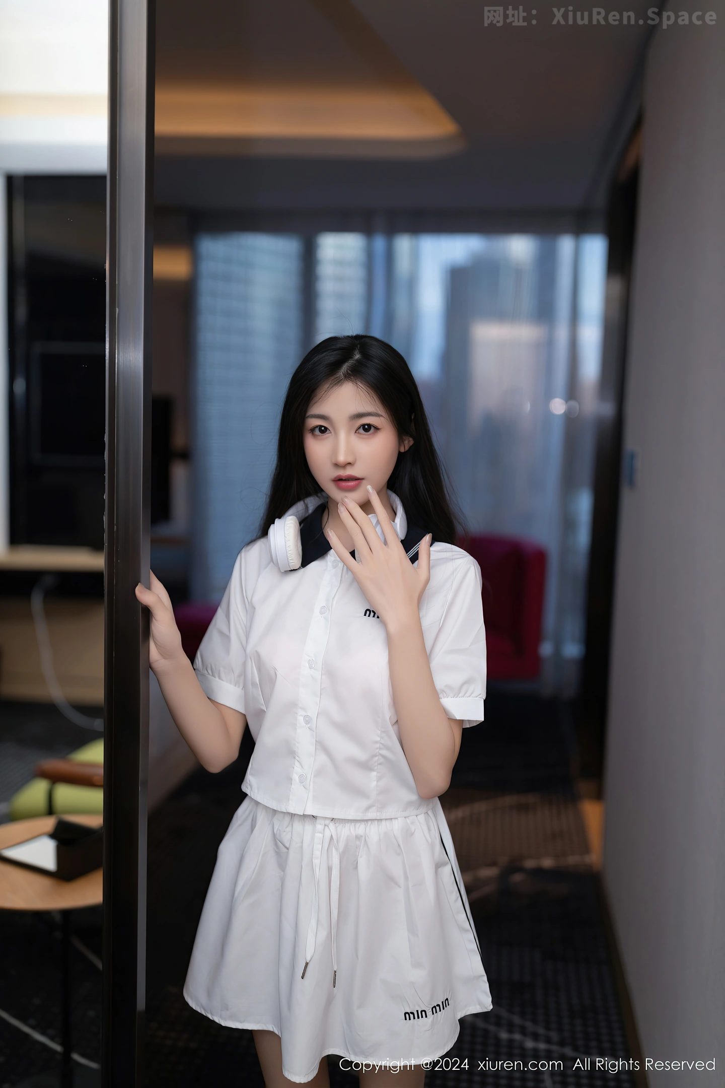 图片[6]-[XiuRen秀人网]VOL.8793 模特鱼尾fish性感白色短裙套装露粉色内衣秀曼妙身姿迷人写真80P-秀人网官方网站